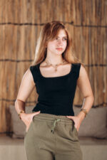 square rip sleevless top