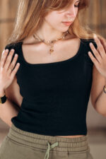 square rip sleevless top - Image 3