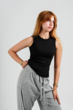 crew neck sleeveless top